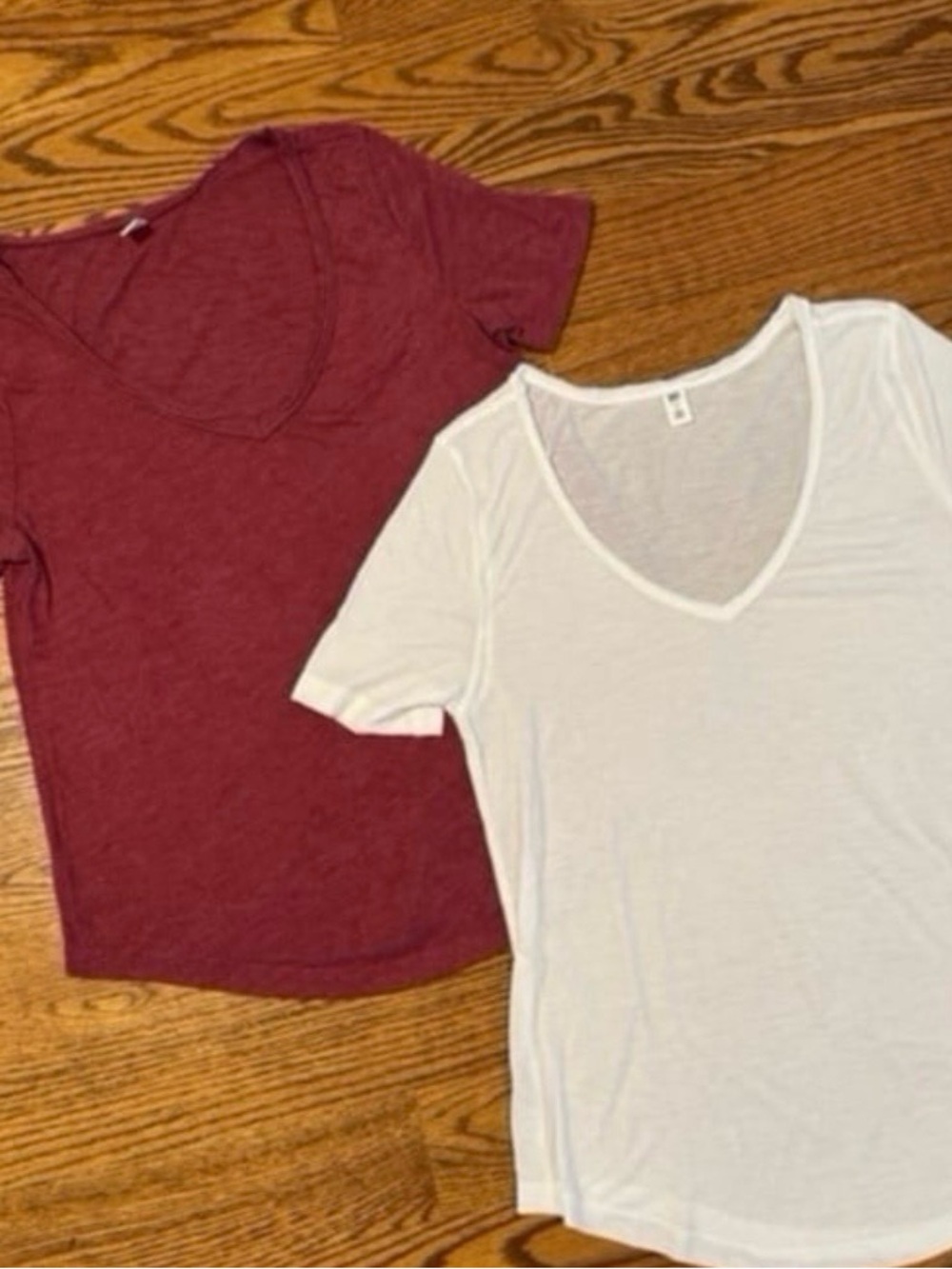 Women BP white & maroon slub V-neck short sleeve shirts. Size small.